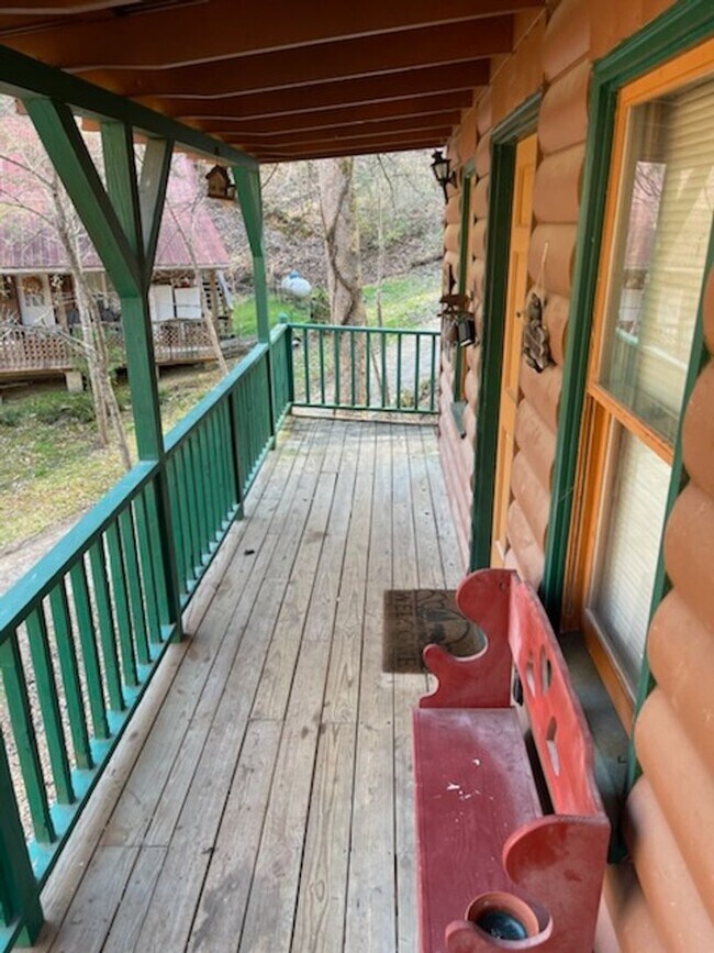 Building Photo - Country Living!!