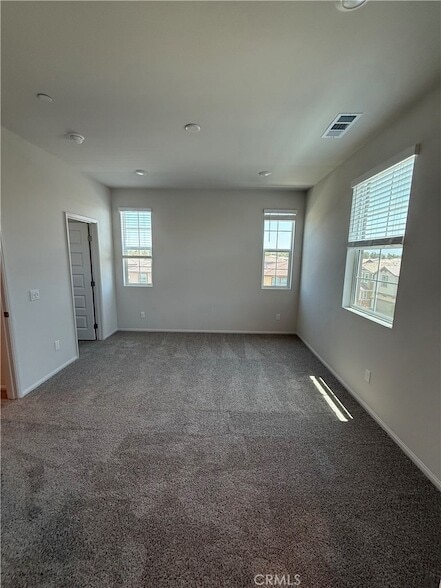 Building Photo - 40475 Melrose Dr
