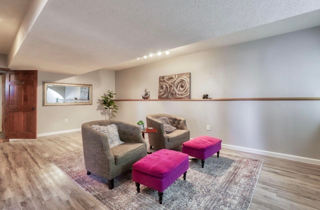 Building Photo - 9240 Chesshire Ln N