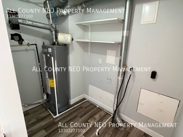 Building Photo - 835 Staeger St