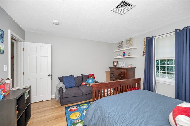 Building Photo - 4 Nashoba Dr