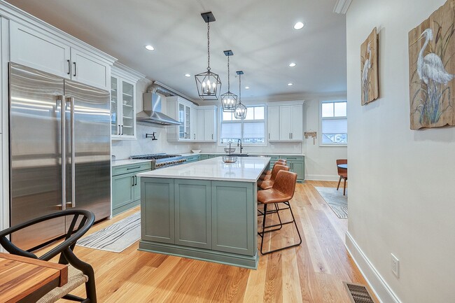 Building Photo - Prime US Open Rental: For those with disce...