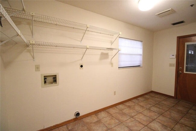 Building Photo - 4035 NW 37th Dr