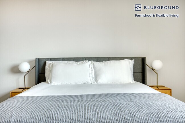 Building Photo - 5100 Wilshire Blvd
