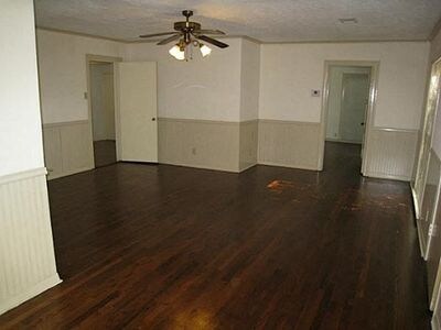 Building Photo - 6950 Hillcrest Ave