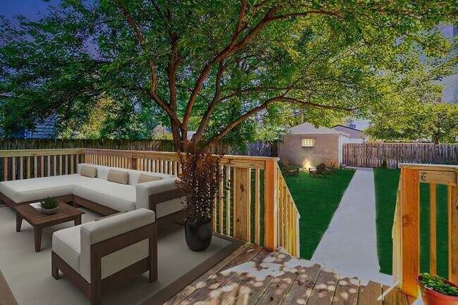 Building Photo - 5 BEDROOMS + 2.5 BATHROOMS + 3 FREE OFF-STREET Parking Spaces SINGLE FAMILY HOUSE!  Available Aug...