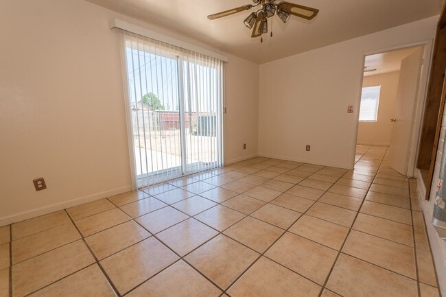 Building Photo - 4 Bedroom, 1½ Bath Home with Central A/C, ...