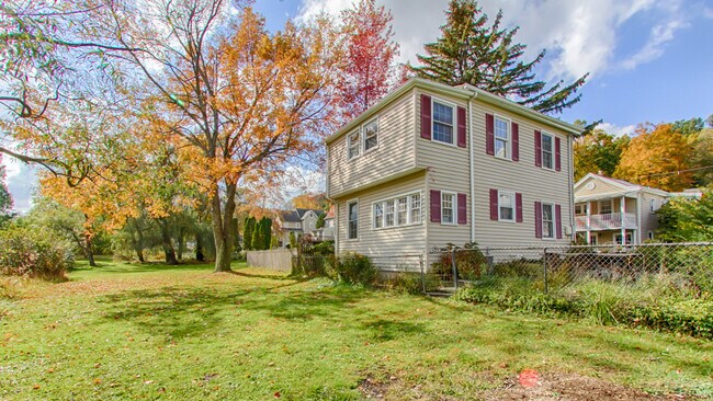 Building Photo - 16 Mendham Ave