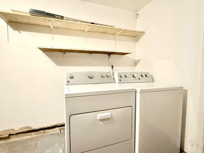 Building Photo - Relaxed Florida living at this 3Bedroom/ 2bath home in the Heart of Daytona Beach!