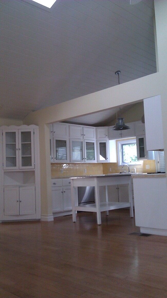 Kitchen - 1200 Pine Ave