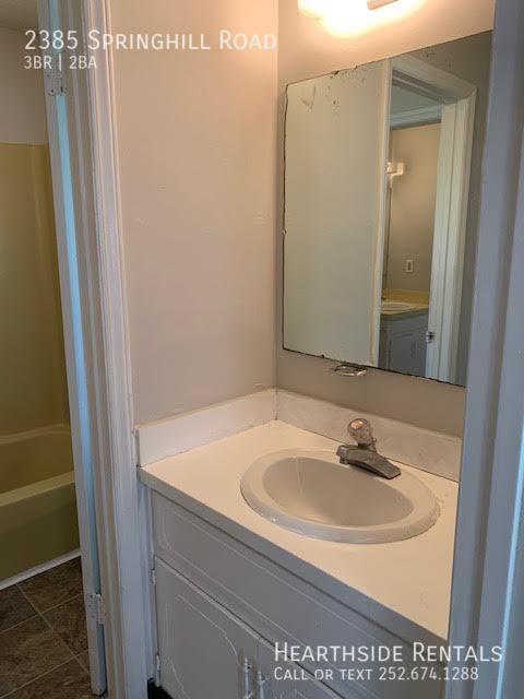 Building Photo - "Charming 3-Bedroom Home with Spacious Lay...