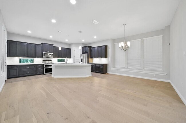 Building Photo - 18323 Parkview Point Dr