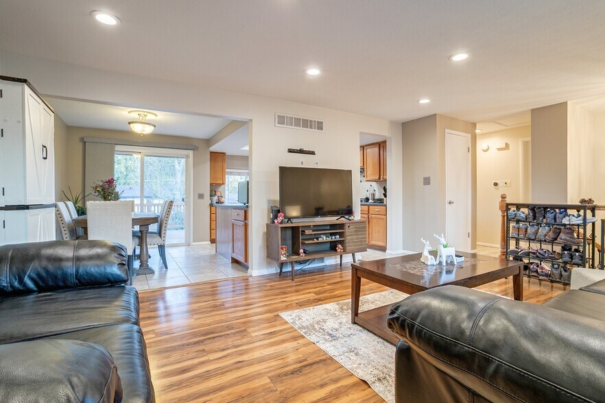 Building Photo - 7500 Teller St