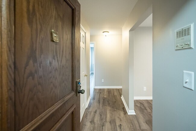 Building Photo - Two Bedroom, 2 Bath Creve Coeur Condo