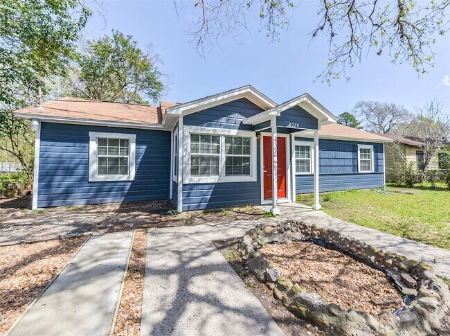 Building Photo - 8229 Carolwood Dr