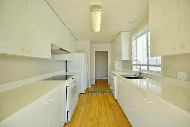 Building Photo - 5105 Shelter Bay Ave