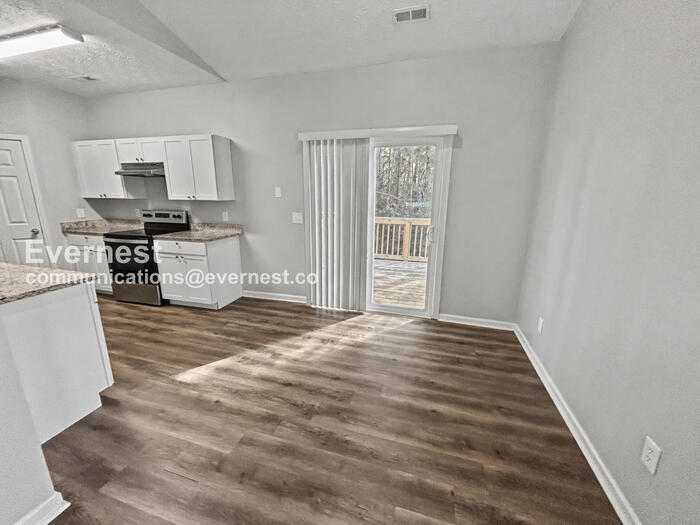 Building Photo - 4095 Robin Cir