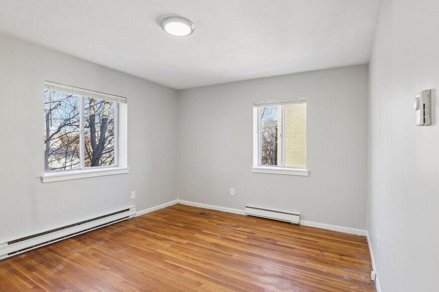 Building Photo - 10 Thorn St