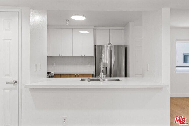Building Photo - 16100 Sunset Blvd