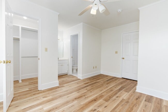 Building Photo - Quiet Neighborhood in a Conveniently Locat...