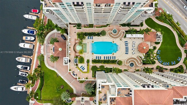 Building Photo - 610 W Las Olas Blvd
