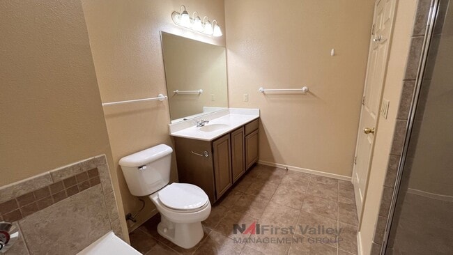 Building Photo - 2 Bedrooms, 2 Baths