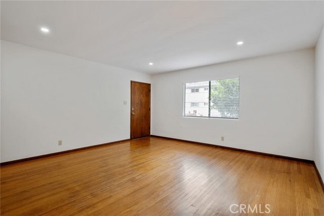 Building Photo - 983 W 10th St