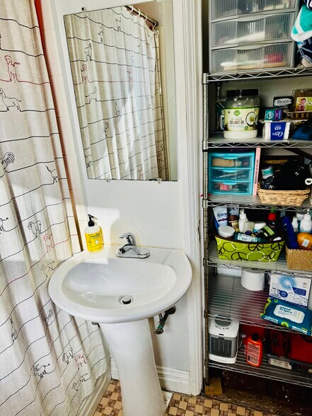 Building Photo - 56 Windle Park