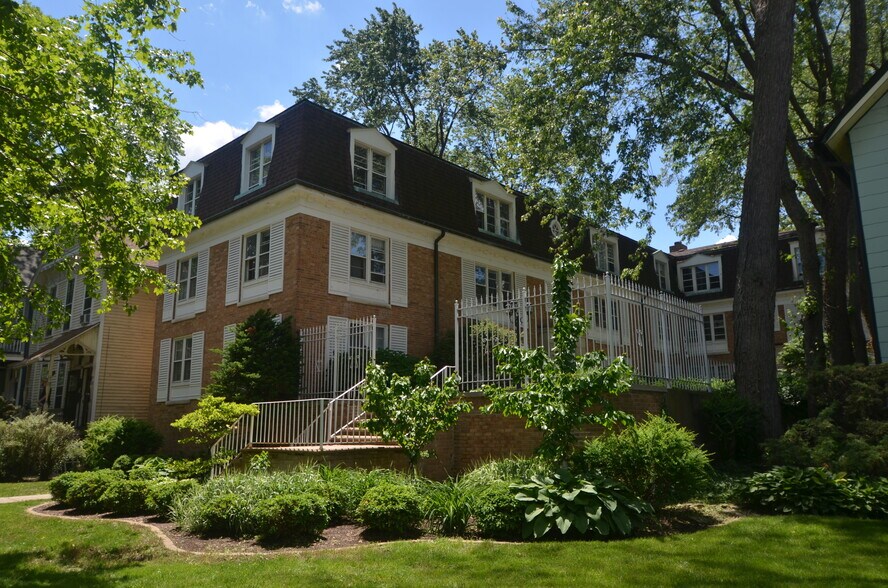 Building Photo - 2038 Sherman Ave