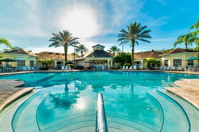 Building Photo - 2300 Silver Palm Dr