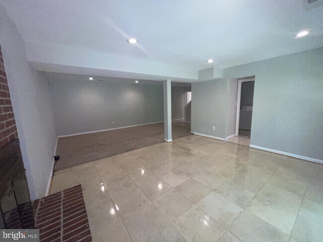 Building Photo - 6463 Honey Tree Ct