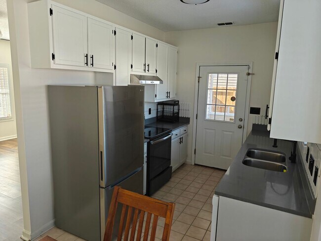 Building Photo - 3840 Goforth Dr