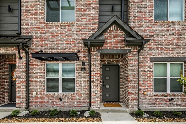 Building Photo - 1451 Associates Ave