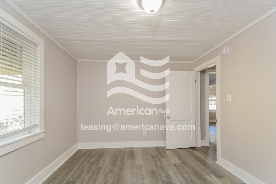 Building Photo - 1915 Armstrong St