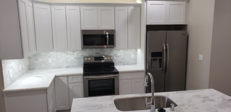 Building Photo - 105 E 5th St