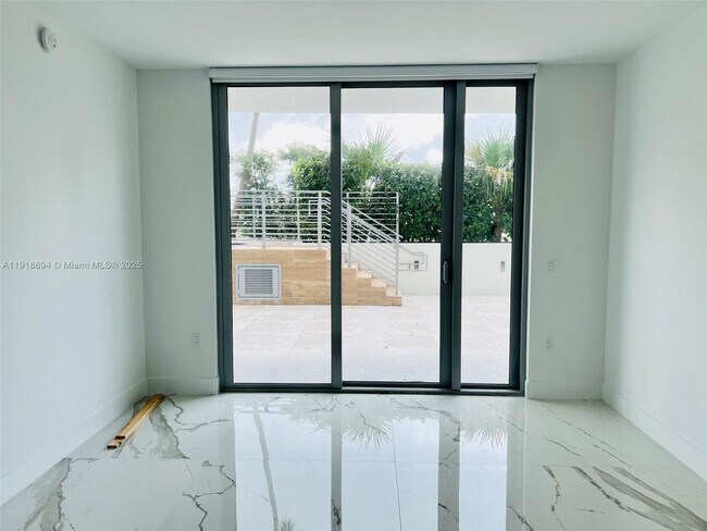 Building Photo - 300 Sunny Isles Blvd