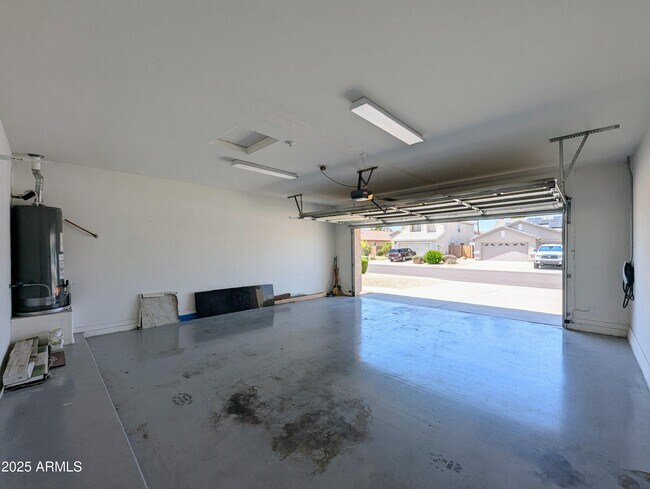 Building Photo - 16777 W Southampton Rd