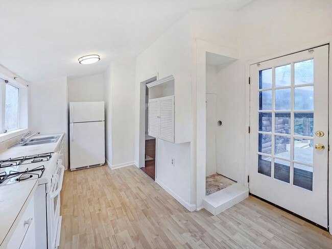 Building Photo - Hidden Gem: Adorable 1BR Cabin in Druid Hills