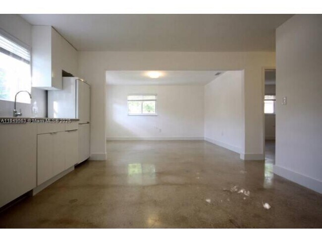 Building Photo - 453 NE 70th St
