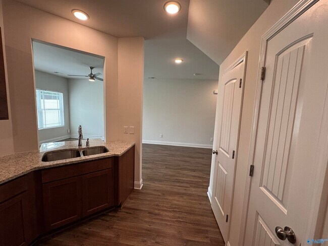 Building Photo - 103 Woodsbrook Pl SW