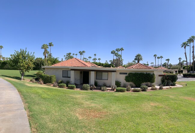 Building Photo - 686 N Palomar Cir