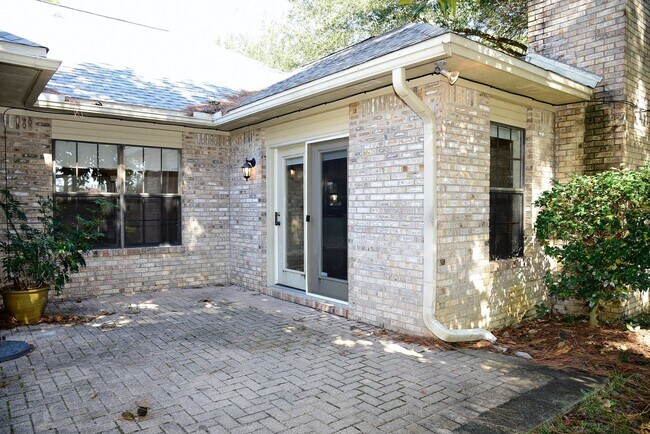 Building Photo - Spacious 4 Bedroom in Southwind at Bluewater Bay!
