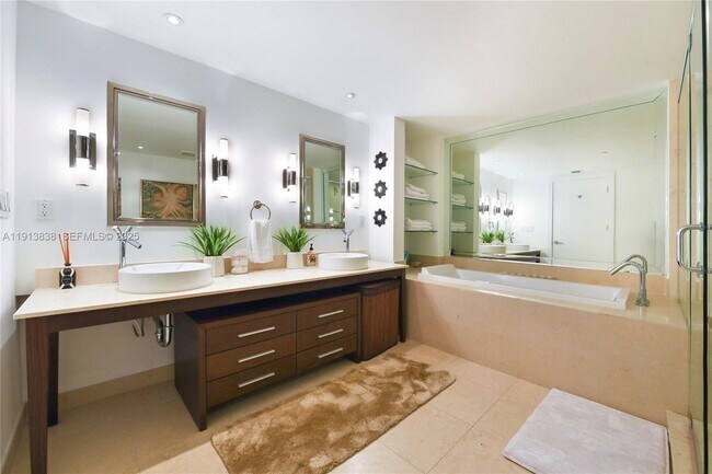 Building Photo - 495 Brickell Ave