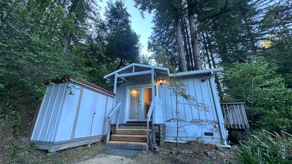 Building Photo - 10311 California Dr