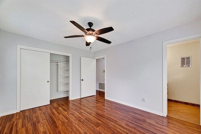 Building Photo - 5114 Beechnut St