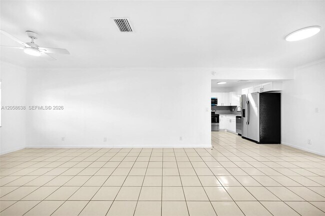 Building Photo - 304 SW 77th Ave