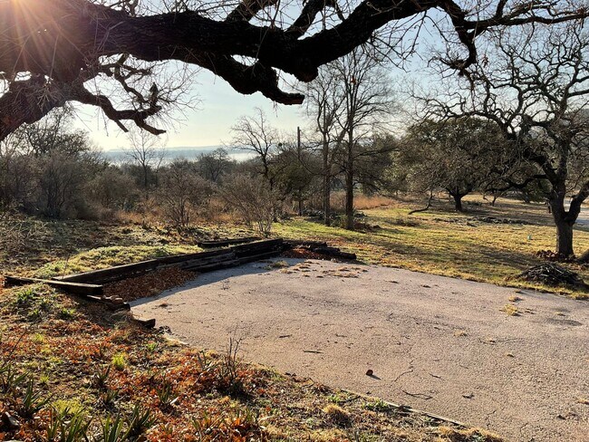 Building Photo - Gorgeous 2 Bedroom, 2 1/2 Bath Home  with BONUS room in Sunrise Beach, TX.