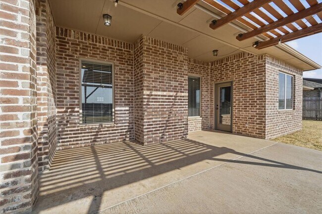 Building Photo - 3613 Regal Dr