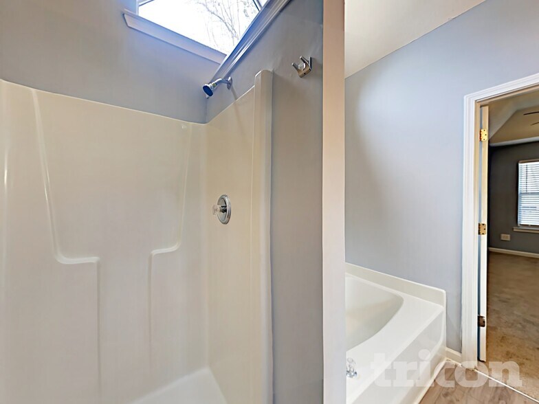 Building Photo - 555 Chaseridge Dr