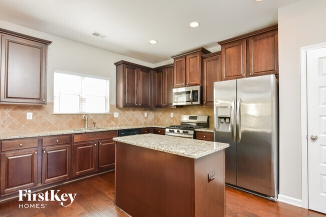 Building Photo - 1690 Long Acre Dr